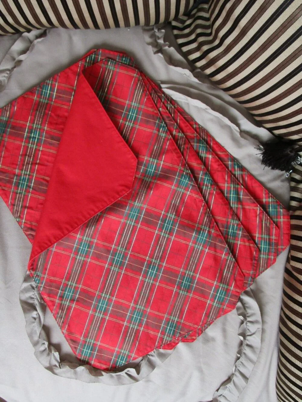 set of metallic threaded plaid placemats